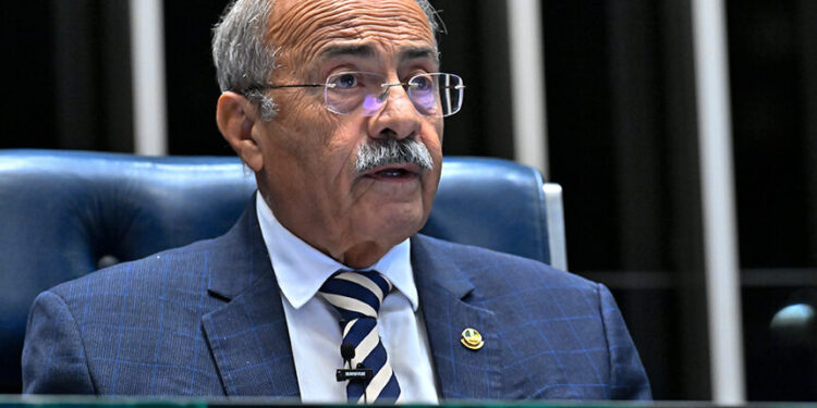 Chico Rodrigues anuncia voto favorável ao fim da escala 6x1