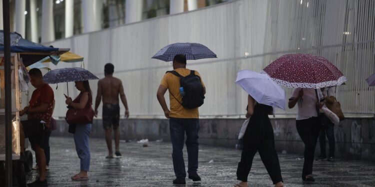 Chuva deve prevalecer no domingo de eleições no Rio