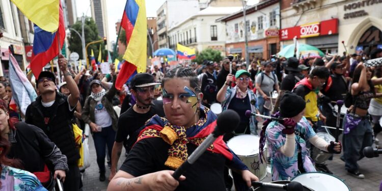Colômbia vive protestos contra o governo de La Espriella