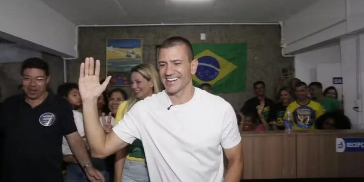 Com 50,88% dos votos válidos após retotalização, Douglas Ruas é eleito governador do Rio no primeiro turno