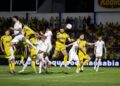 Com um a mais, Mirassol vence e complica Internacional no Brasileirão