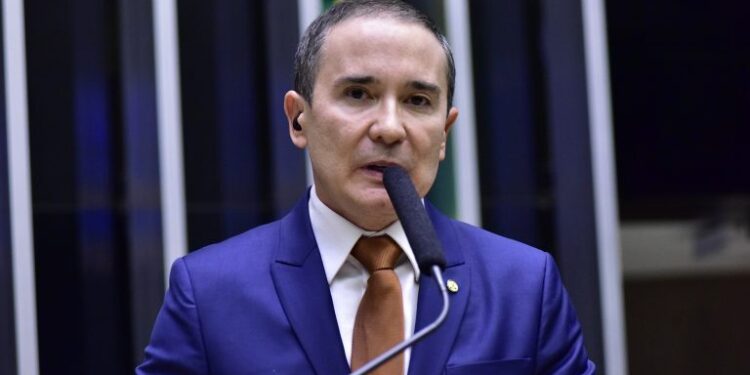 Comissão aprova crédito para incentivar contratação de pessoa com deficiência