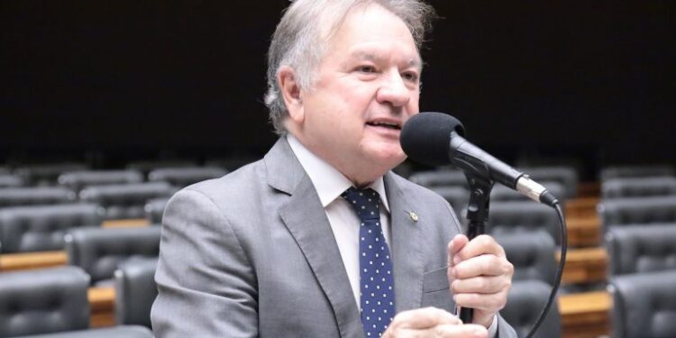 Comissão aprova dispensa de licitação para órgão público contratar plano de saúde sem fins lucrativos