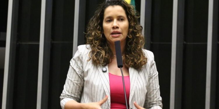Comissão aprova prioridade no Minha Casa, Minha Vida para famílias de crianças com câncer