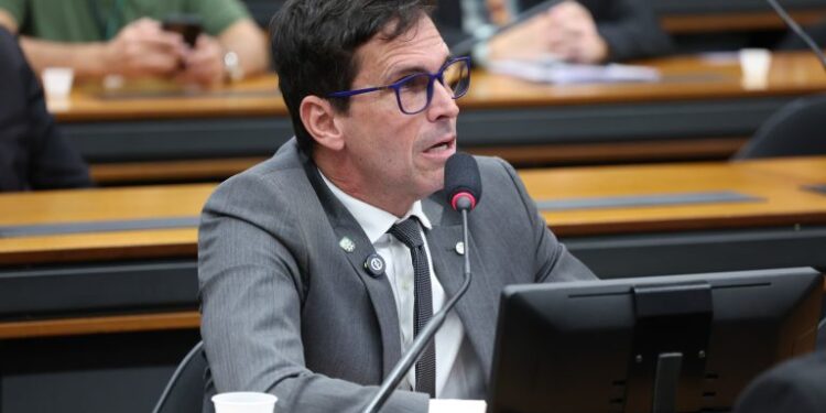 Comissão aprova proibição de patrocínio de sites pornográficos no esporte