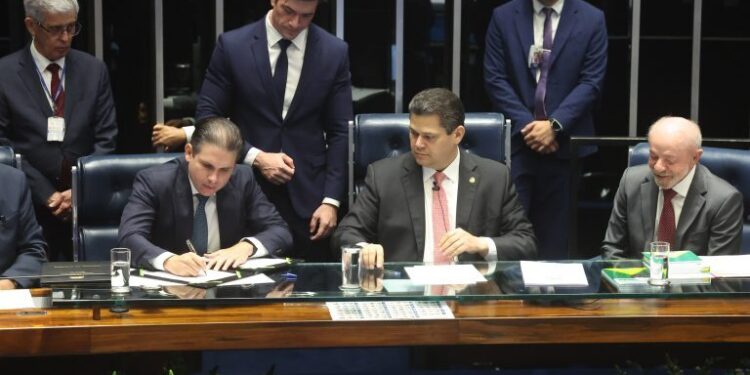 Congresso promulga aposentadoria especial para agentes de saúde e de combate a endemias