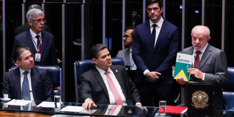 Congresso promulga emenda de aposentadoria especial de agente de saúde