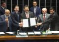 Congresso promulga emenda que acaba com escala 6x1 e estabelece jornada máxima de 40 horas semanais