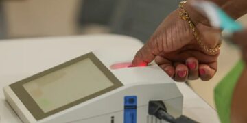 Conheça os governadores eleitos e os senadores mais votados