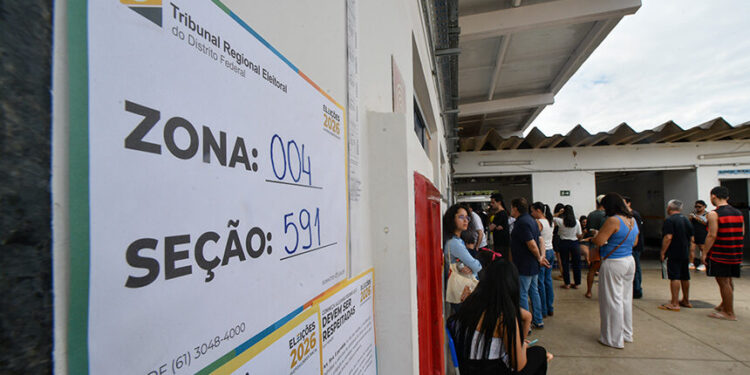 Domingo é dia de votar: eleitores voltam às urnas para escolher presidente
