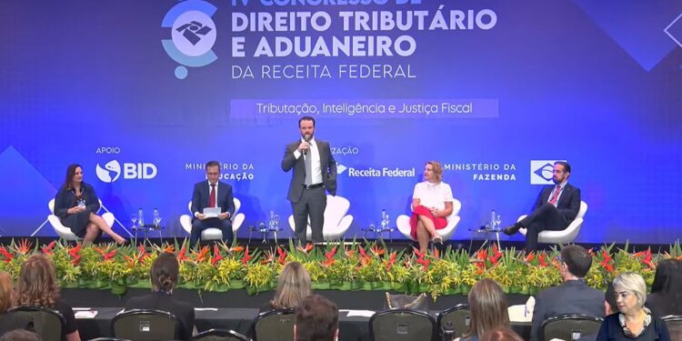 Durigan defende Receita como plataforma de inteligência do Estado