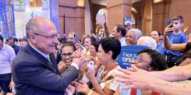 Em Aparecida, Alckmin pede isenção da Justiça Eleitoral