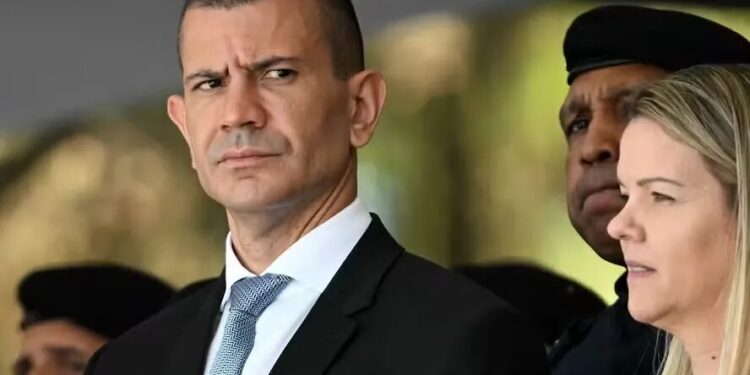 Entrevista: 'Vamos ocupar territórios, mas sem repetir erros da UPP', diz Douglas Ruas