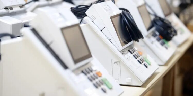 Estado de SP começa a preparar mais de 114 mil urnas para o 2º turno