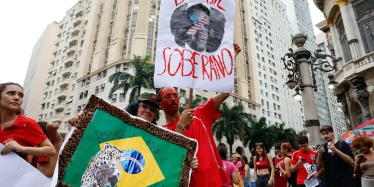Estudantes fazem ato no Rio de Janeiro em defesa de voto em Lula