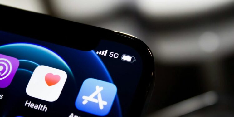 Favelas de 8 estados vão ganhar 4G e 5G após investimento de R$ 73 milhões