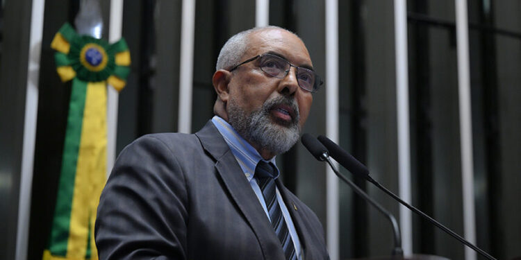 Fim da 6x1 também beneficia quem está na informalidade, argumenta Paim