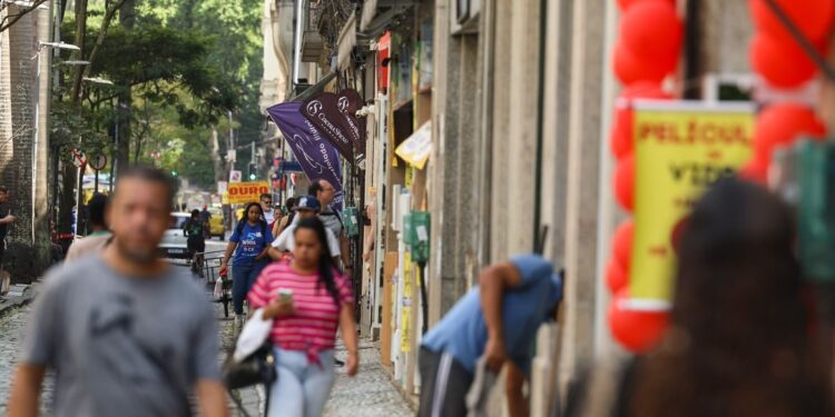 Fim da escala 6x1 traz esperança de mais tempo para família e saúde