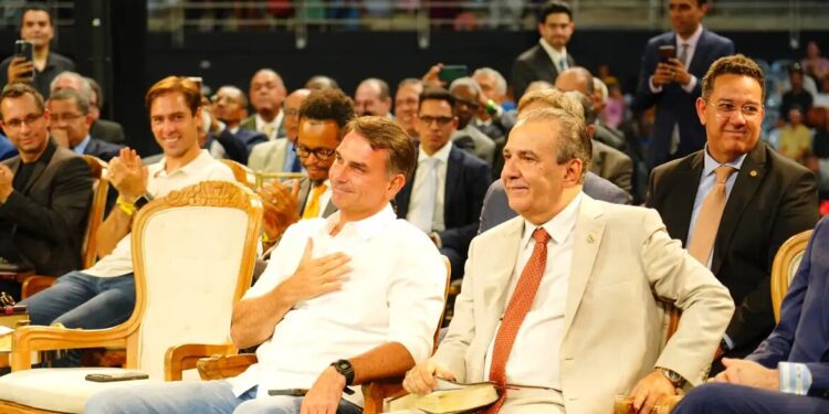 Flávio passa domingo reunido com prefeitos e vereadores de São Paulo