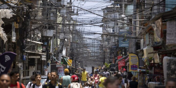 Fundo federal vai levar internet 5G a favelas e bairros de periferias em oito estados