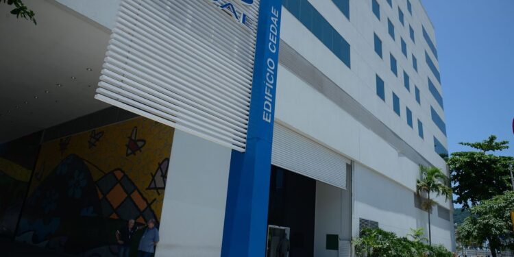 Governo do RJ identifica desvios de R$ 400 milhões na Cedae Saúde