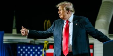 Hackers vazam dados da Trump Mobile e escancaram despreparo da operadora