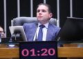 Hugo Motta comemora aprovação do fim da escala 6x1 no Senado