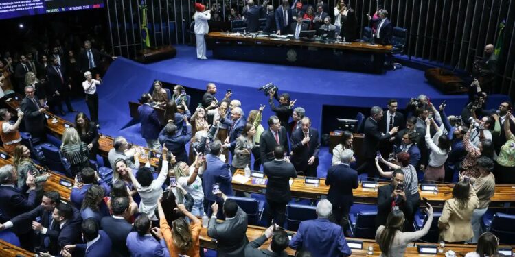 Imprensa estrangeira vê vitória de Lula em aprovação do fim da 6x1