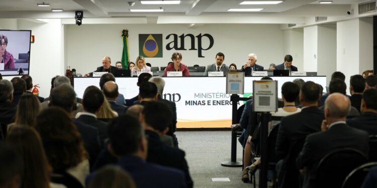 Leilão da ANP arrecada R$ 3 bilhões com a venda de 49 blocos