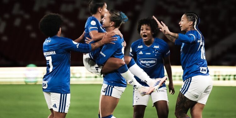 Libertadores Feminina: Cruzeiro resiste à altitude e vence na estreia