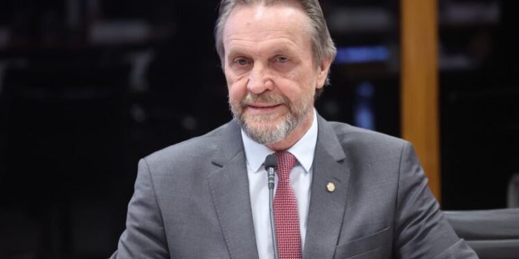 Líder do PT defende votação de aumento do faturamento do MEI nesta semana