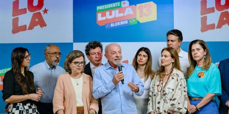 Lula celebra avanço do fim da 6x1 e defende investimento público