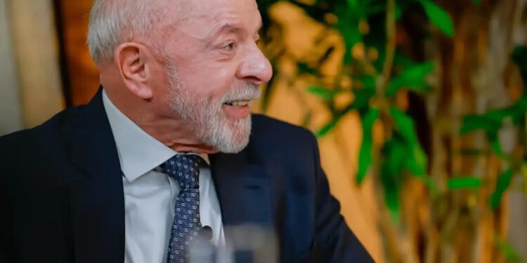 Lula diz que vai entregar amanhã ao TSE pedido de abertura de sigilo