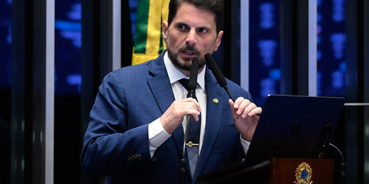 Marcos do Val critica decisões do STF e relata restrições a seu mandato