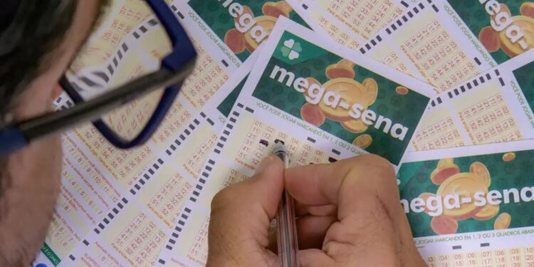 Mega-Sena sorteia prêmio de R$ 112 milhões neste domingo