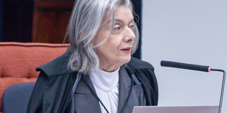 Ministra rejeita ação que pedia transporte interestadual na eleição