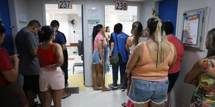 Moradores da Maré se mobilizam para divulgar locais de votação