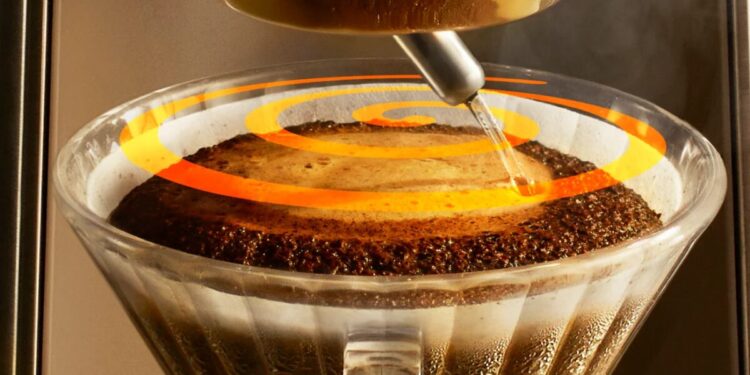 Não gosta de espresso? Máquina faz café passado imitando "jeitinho humano"