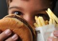 OMS lança guia para enfrentar obesidade em crianças e adolescentes