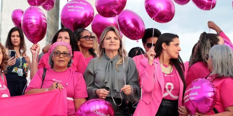 Outubro Rosa: deputada Flávia Morais fala sobre a importância do diagnóstico precoce