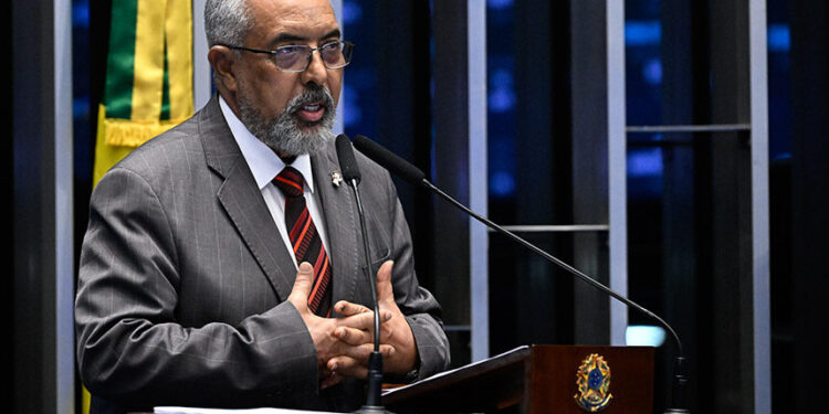Paim celebra aprovação do fim da 6x1 e defende PEC da Segurança Pública