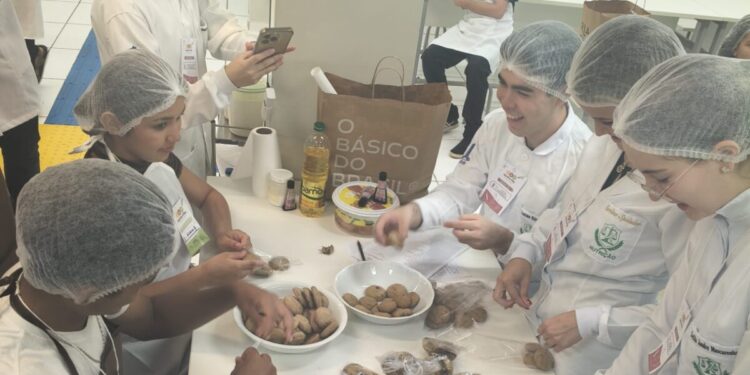 Parceria do TJMS com a UFMS capacita jovens acolhidos no setor de alimentos