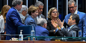 PEC do fim da escala 6x1 passa por 2ª sessão de discussão no Plenário