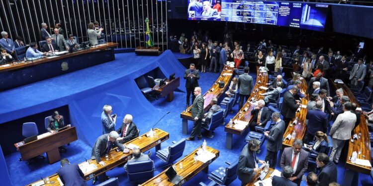 PL elege 19 senadores e soma 28; MDB conquista sete vagas e PT, seis