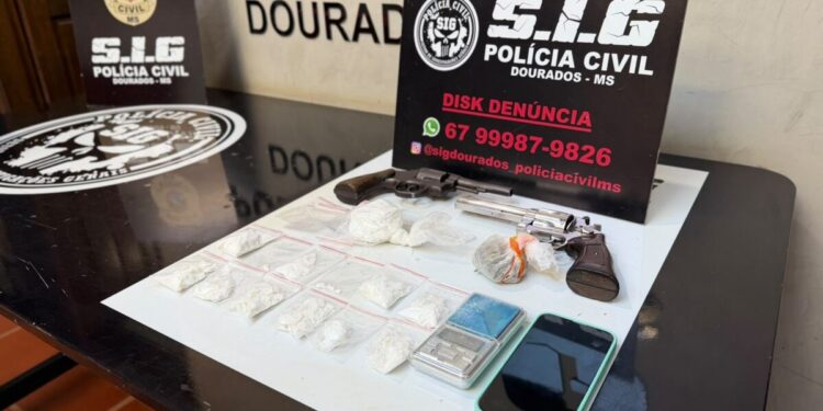 Polícia Civil prende homem por tráfico de drogas e apreende armas de fogo durante cumprimento de mandados de busca e apreensão em Dourados
