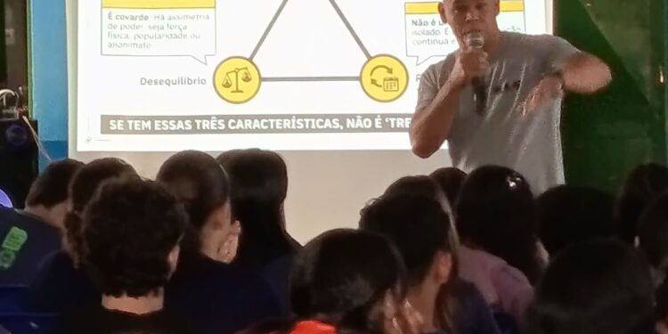 Polícia Civil promove palestra sobre bullying e segurança digital em escola de Fátima do Sul 