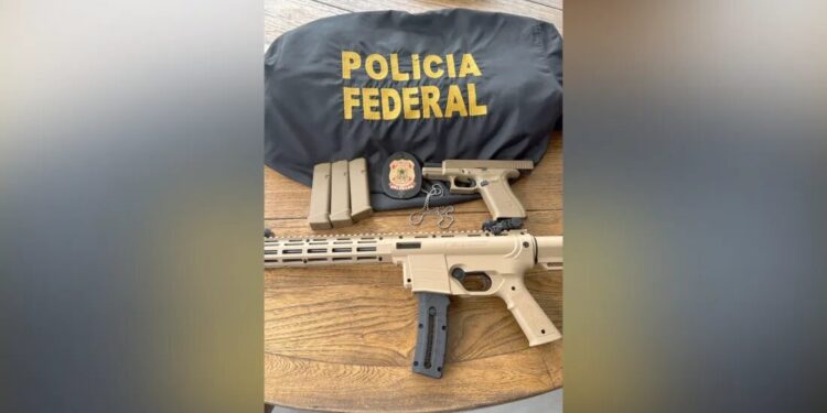 Policiais acusados de vender armas e vazar informações para Peixão estão na mira de operação da PF e do MPRJ
