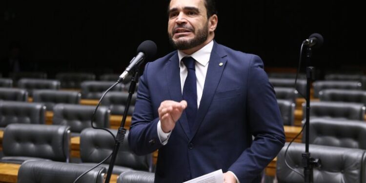 Projeto deduz do Imposto de Renda doação para combate à violência contra a mulher