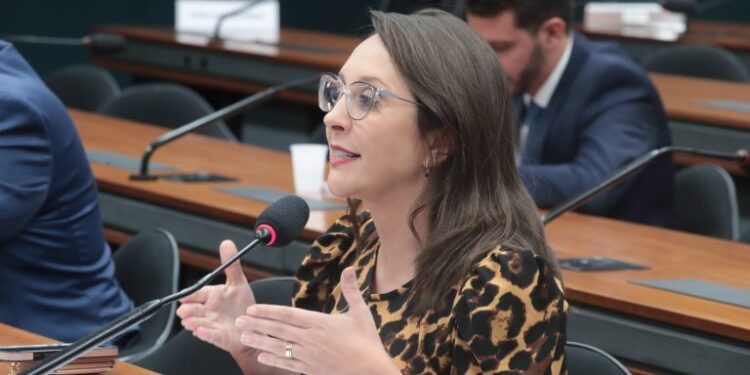 Projeto define regras para trabalho cooperado em assistência domiciliar à saúde