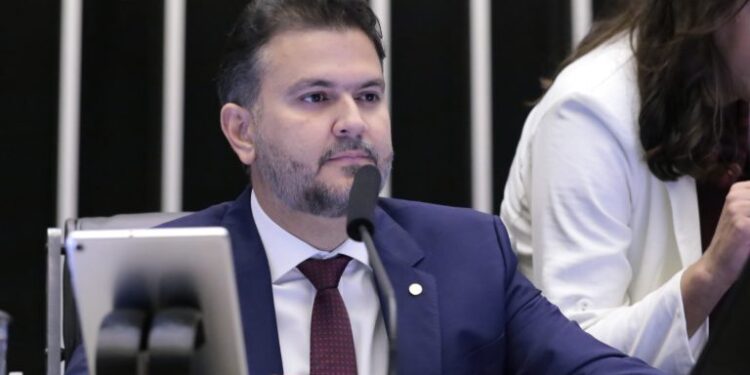 Projeto inclui a motivação política como causa de aumento de pena